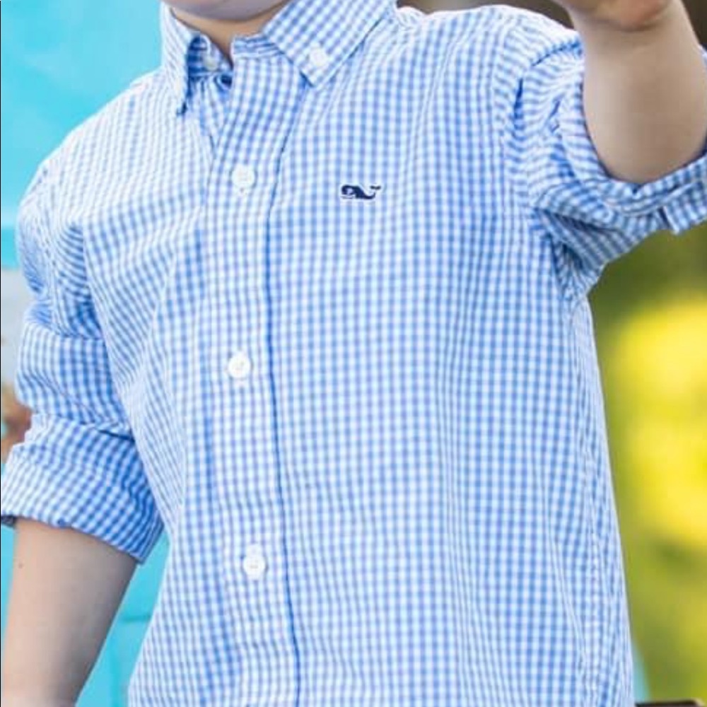 Vineyard vines button down shirt